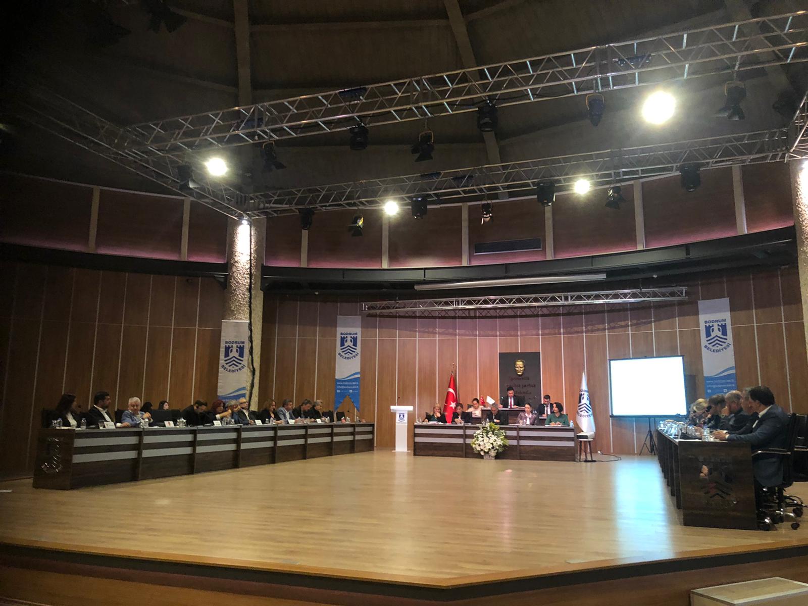 BELEDİYE MECLİSİ CEMEVİ KARARINI ERTELEDİ