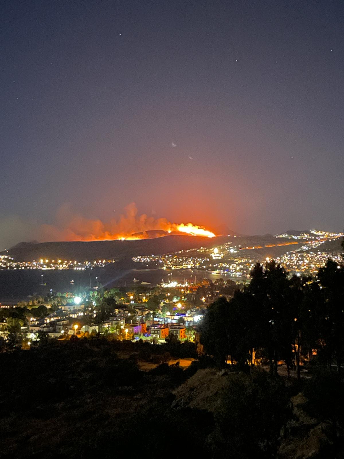 Bodrum’da Korkutan Yangın: Ekipler Müdahaleye Başladı
