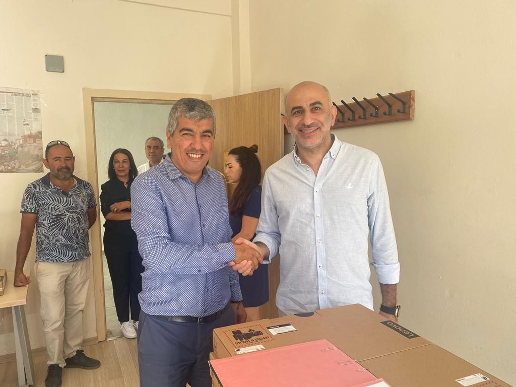 TÜRSAB Bodrum BTK'dan eğitim desteği: 18 adet dizüstü bilgisayar okula teslim edildi 