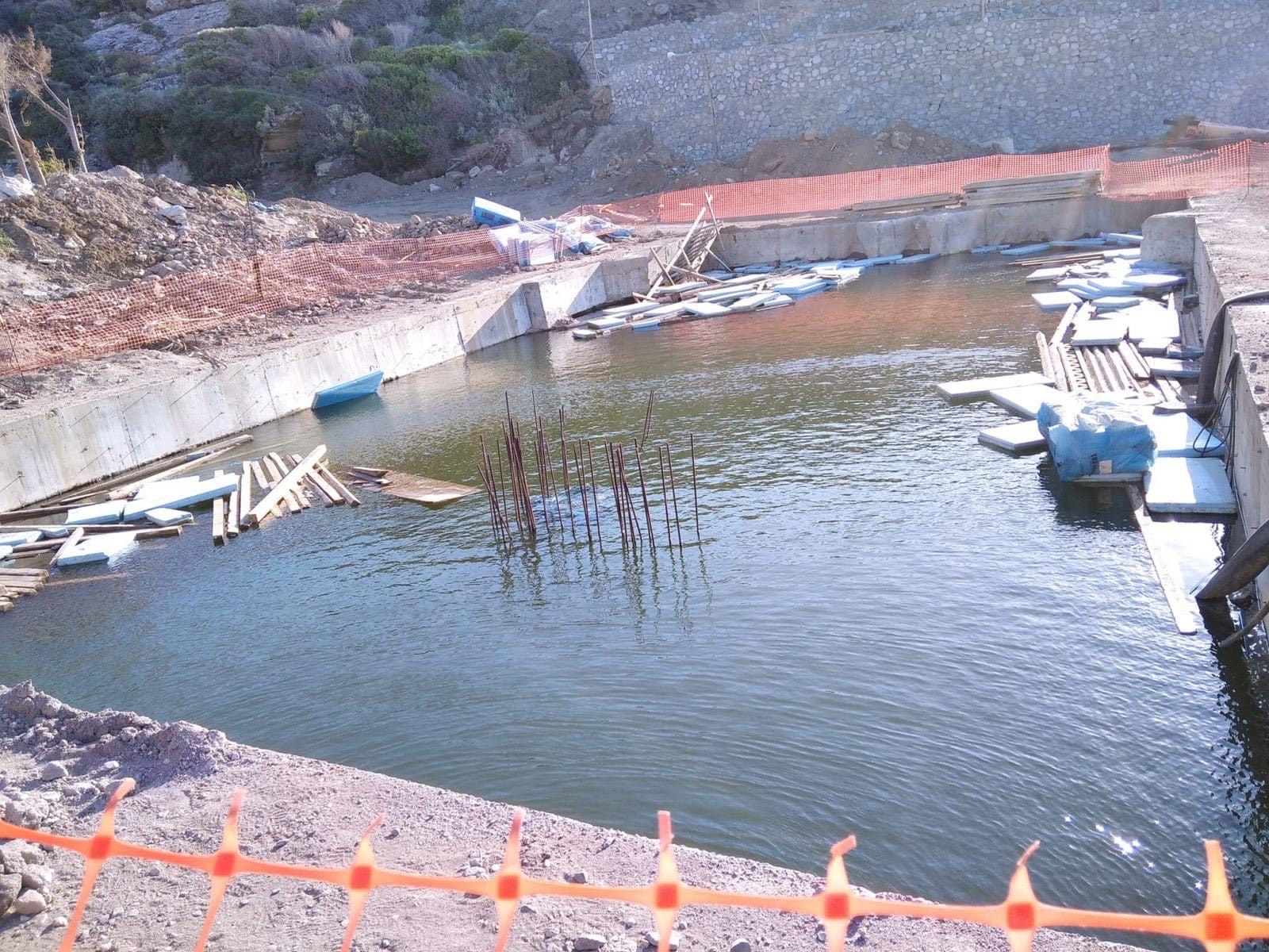 BODRUM’DA HALK PLAJINA MUĞLA BŞB’NİN “ATIK SU POMPA TERFİ İSTASYONU” YAPMASI TEPKİ ÇEKTİ!