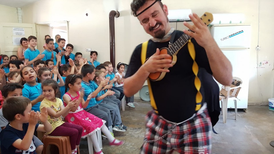 MUĞLA’DA KÖY ÇOCUKLARININ TİYATRO SEVİNCİ