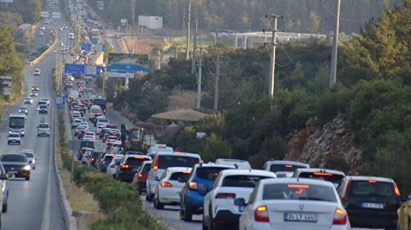 BODRUM'DA BAYRAM TATİLİ YOĞUNLUĞU… UÇAK SEFERLERİ İKİYE KATLANDI