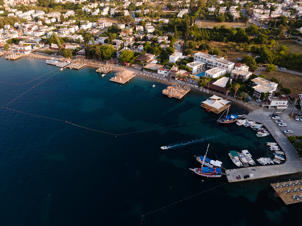 BODRUM'DA BAYRAM TATİLİ YOĞUNLUĞU… UÇAK SEFERLERİ İKİYE KATLANDI