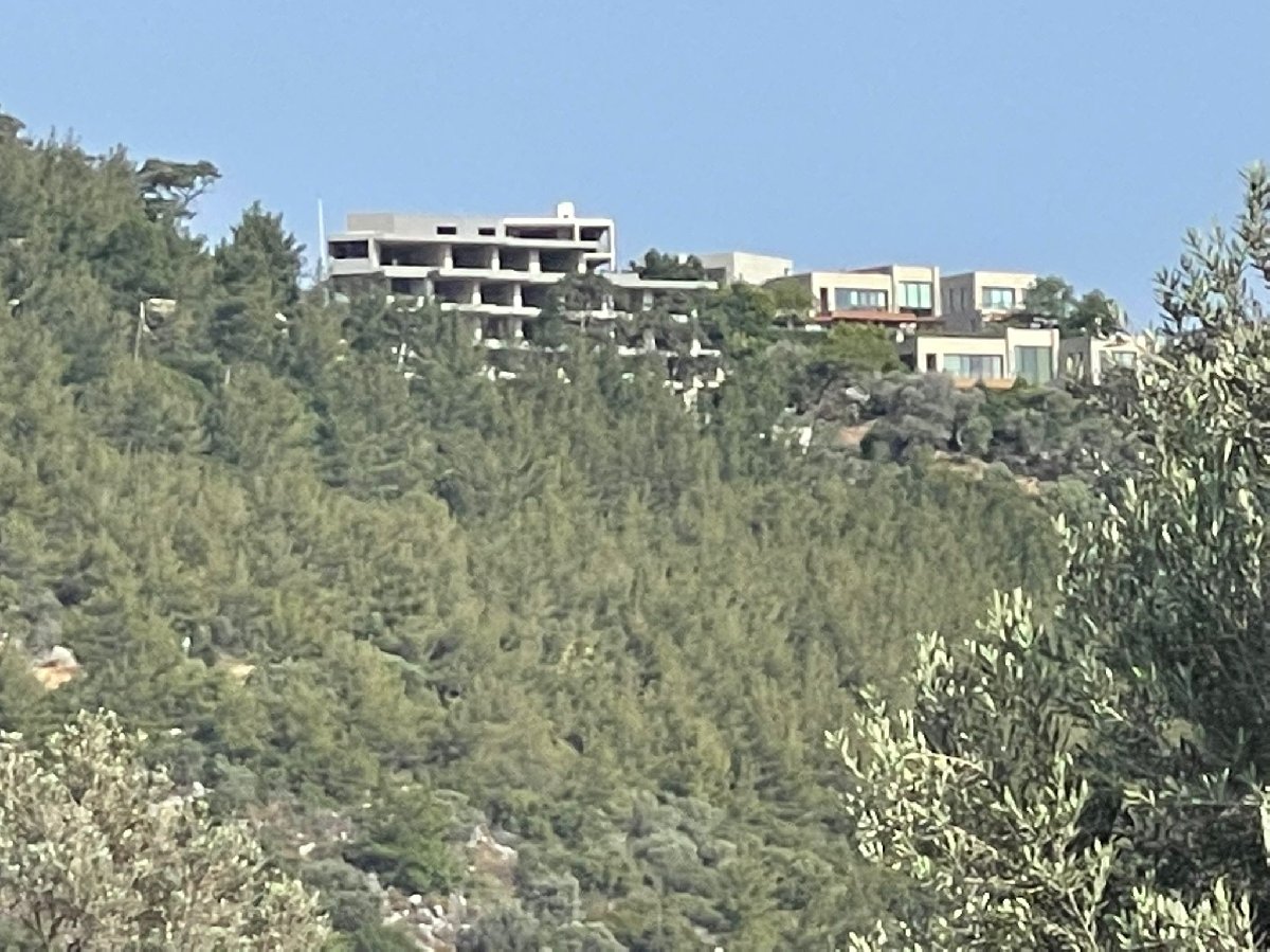 Bodrum Cennet Koyu’nda devletin arazisine çöküp kaçak otel yaptılar