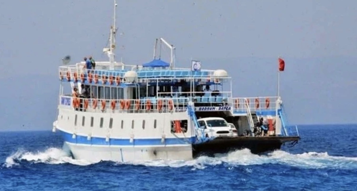Bodrum’da feribota kuvvetli rüzgar engeli