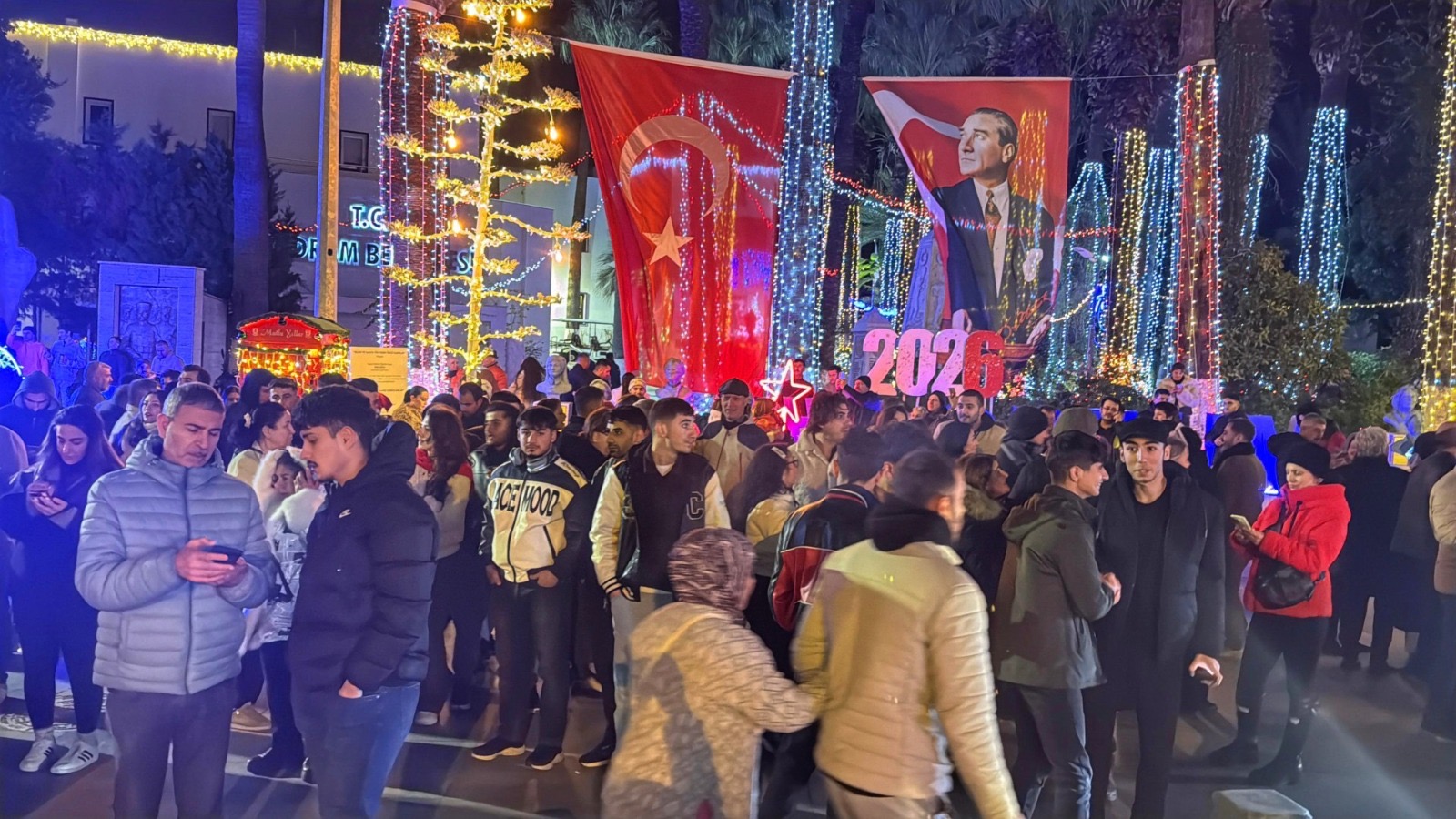 Yeni Yılda Meydanın Işıltısı Fotoğraf Karelerinde Ölümsüzleşti