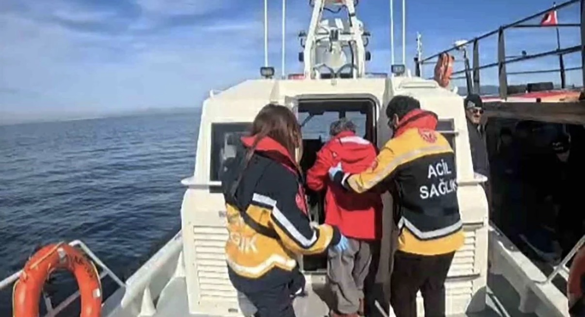 Bodrum'da Balıkçı Teknesinde Rahatsızlanan Vatandaşa Tıbbi Yardım