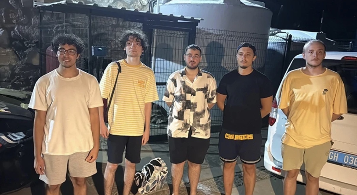 Bodrum'da Akvaryum Koyu dönüşü mahsur kalan 5 genç kurtarıldı