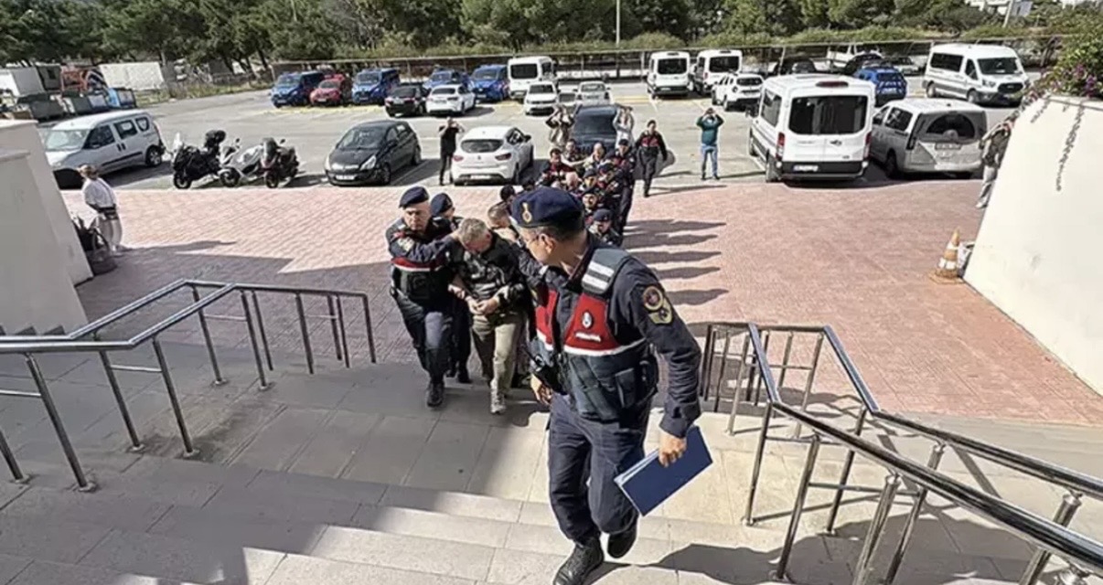 Bodrum'da nefes kesen operasyon: FETÖ üyeleri denizde yakalandı