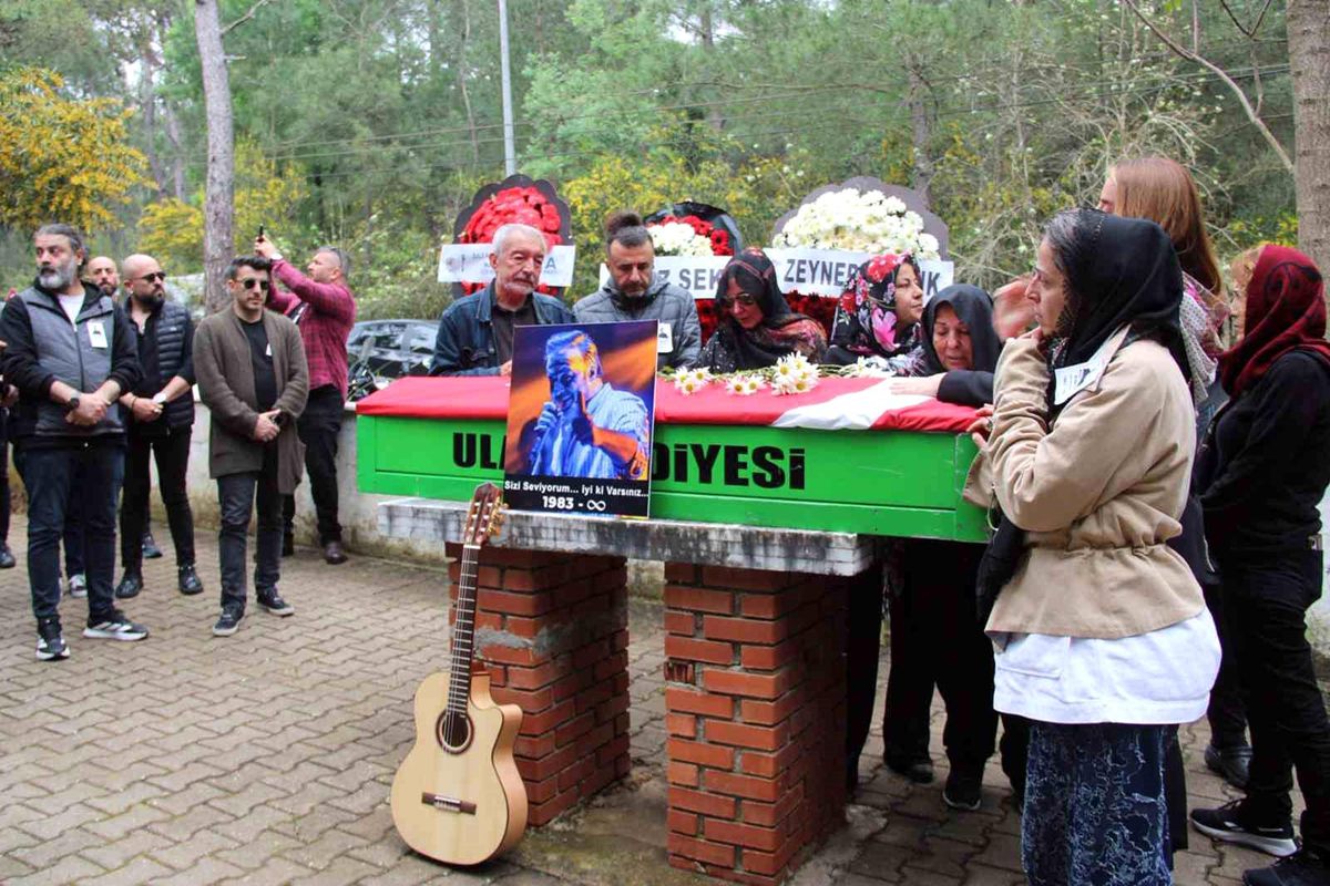 Müzisyen Rıza Tamer Şişman Akyaka'da toprağa verildi