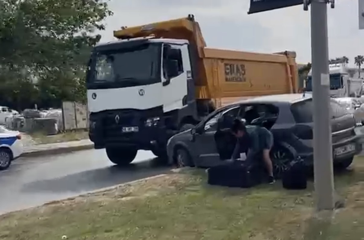 Gümbet Kavşağı’ndaki Kaza Trafiği Felç Etti